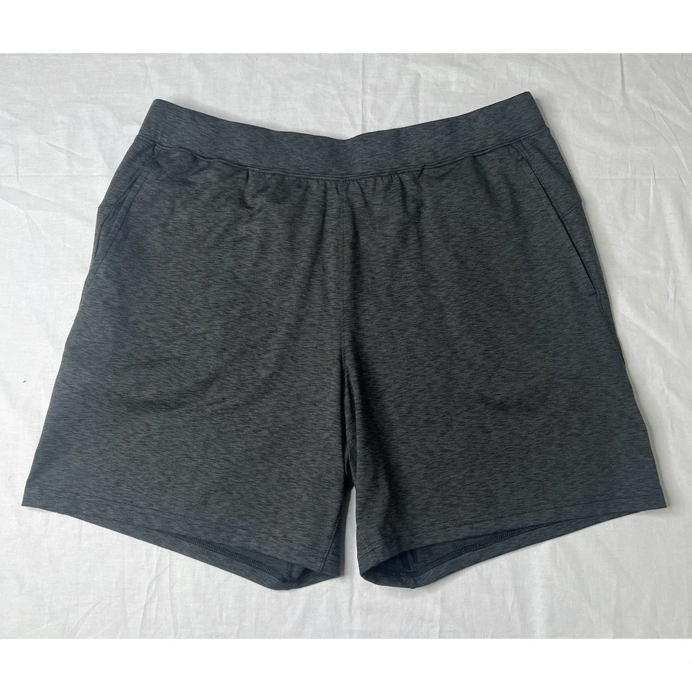 NWT VRST Mens Relaxed Fit Everyday Shorts - Large Gray / Black
